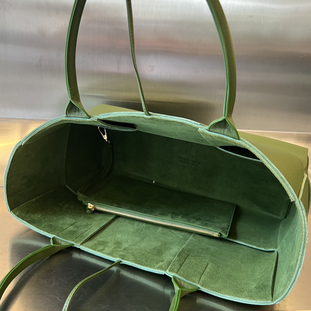 Medium Arco Intreccio Leather Tote Bag Forest Green